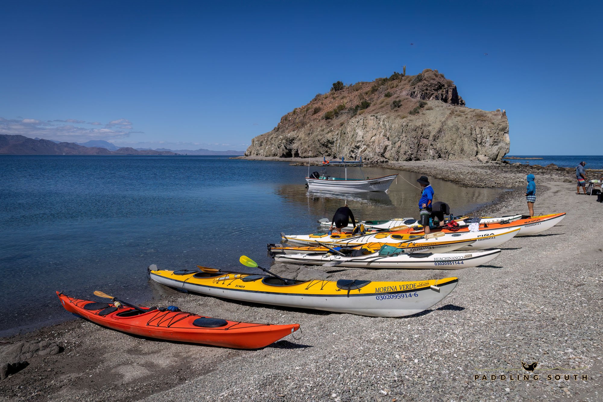 kayaks on the shore in bajs